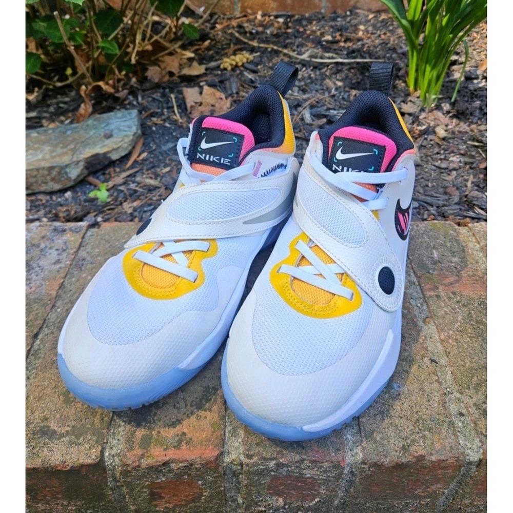 Nike Team Hustle D11 'Doodles', Size 5.5Y/Women's 7-7.5 Style Code FJ7688 EUC